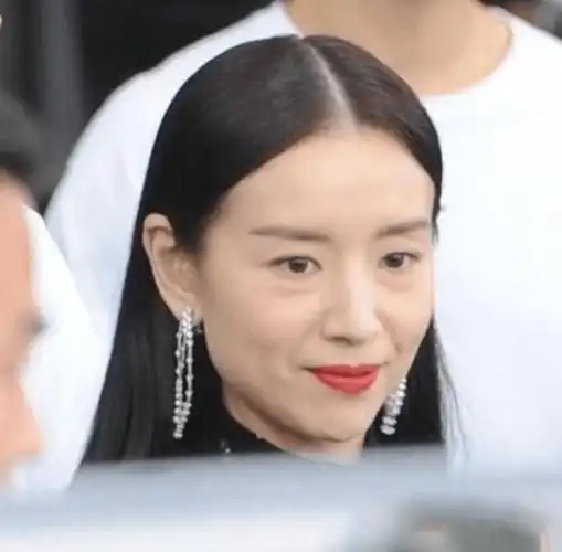 到了中年地包天,眼凸犀利,她们的花期太短了_陈红_工藤静香_孙俪