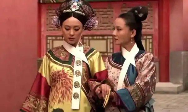 甄嬛坐上太后之位新皇乾隆前来拜见槿汐的眼神为何充满恐惧