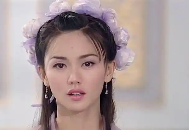 颜值和气质不符别嚯嚯仙女,脸肿腰粗,大鼻突兀,谁眼光有问题?