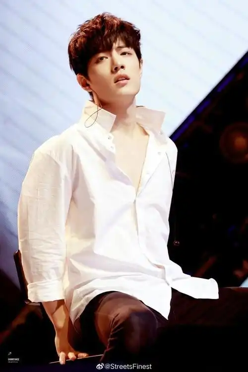 肖战也太撩人了吧西装跪领带杀awsl