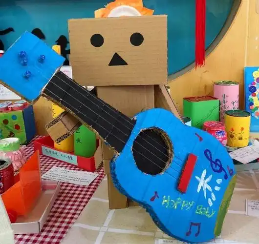 还可以用纸箱子做成你喜欢的乐器