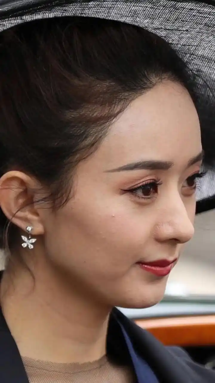 没必要容貌焦虑,毕竟明星也有同样的烦恼,颖宝拍戏压力大时也会长痘痘