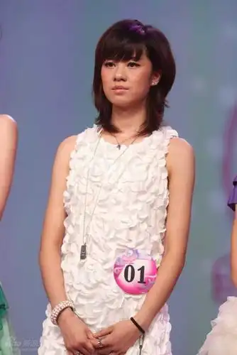 图文:快女全国首场总决赛-郁可唯