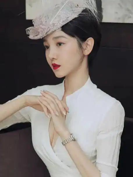 宝玉前女友陈小芸肤白貌美大长腿