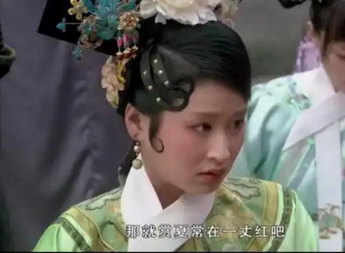 夏冬春说想要教训一下安陵容,说出这句话的夏冬春,下一秒就被赐一丈红