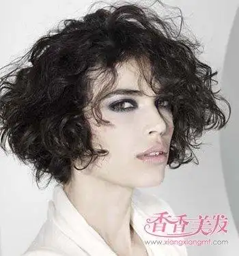 2017年最流行的成熟女性小卷短发发型 小卷短发发型图片