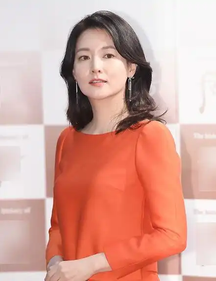 什么才叫冻龄生了龙凤胎的46岁李英爱为你解答