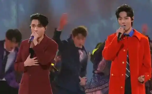 肖战张艺兴首次合唱引尖叫两人穿搭有默契肖战以身高取胜