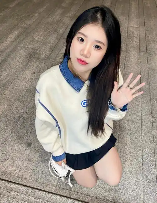 我女朋友好看吗?好看扣1 不好看扣眼珠子