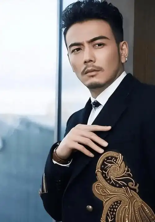 男明星的"x张力"和"x缩力".有人魅惑有人被退货.