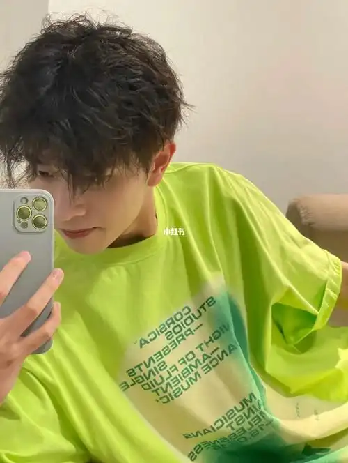 适合学生党的少年感发型,发根蓬松摩根烫发发尾纹理束状感微打理即可