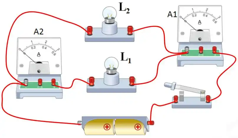 根据图中的左图中所示的电路图将图中的实物连接起来.(4分)