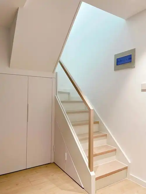 硬装实木楼梯玻璃扶手