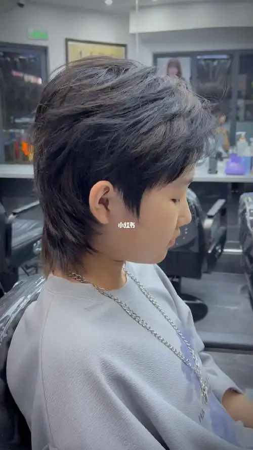 原创发型设计狼尾发光线挑染同城美发店