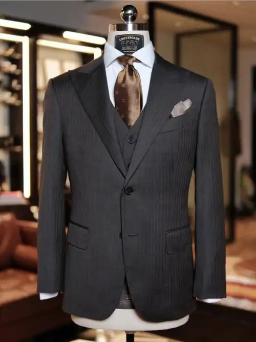 玛瑙棕咖色的复古高级感深圳西装定制