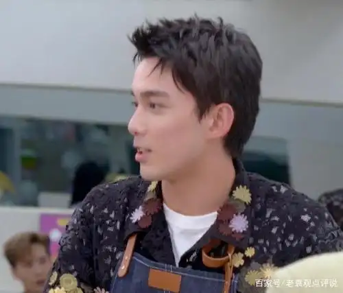 《拜托了冰箱》开播,吴磊晒冰箱上班图,贴上眼睛好像表情包