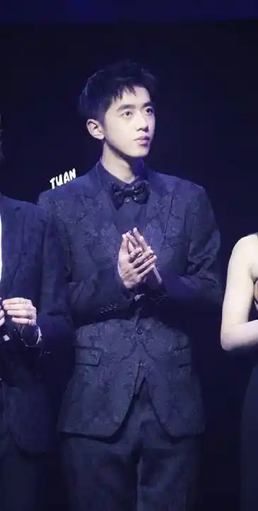 王鹤棣_气质_衬衫