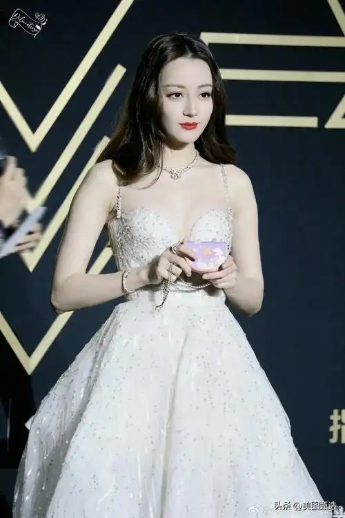 迪丽热巴白色抹胸裙78 热巴好美[色][色]