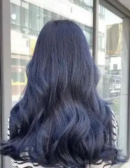 女生酷飒十足蓝色系发色大全 高级感染发颜色最时髦真人蓝黑色头发