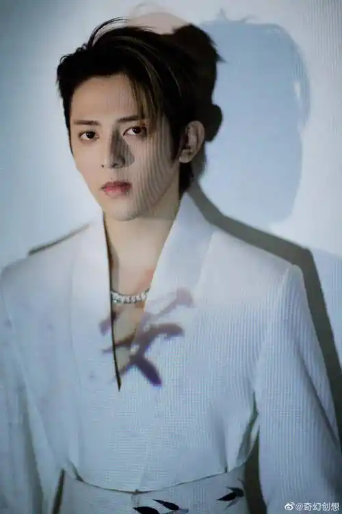 25图:檀健次 符龙飞 杨洋 童瑶 张子枫 殷桃 蔡徐坤 刘雨昕 鞠婧祎 周