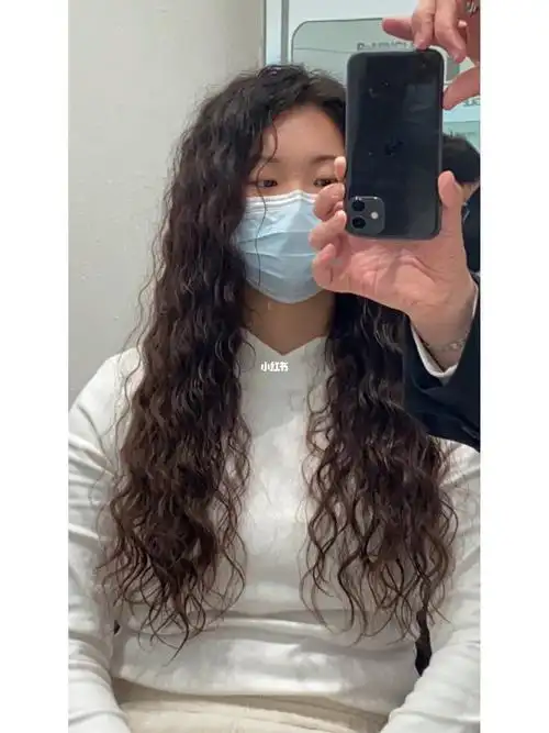 超显发量的头包脸发型法式羊毛卷