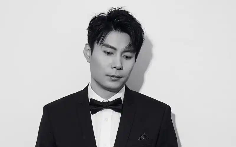 知道艾伦很帅,但穿西装的艾伦是不是帅的有些过分