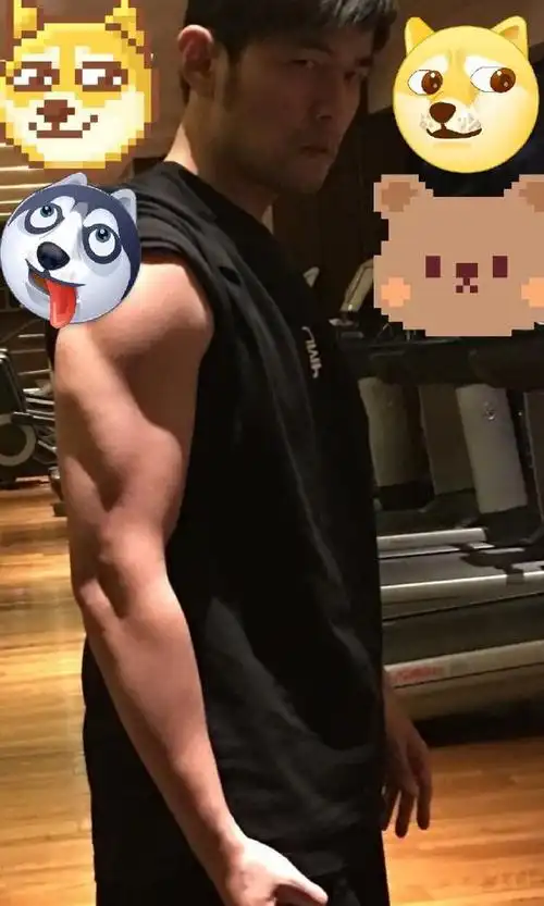 费曼晒周杰伦肌肉照为他庆生