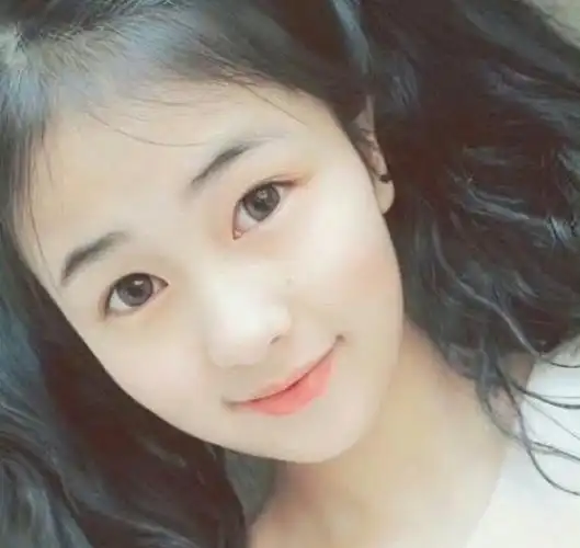 还记得多年前认识她,那个时候还是白梦妍