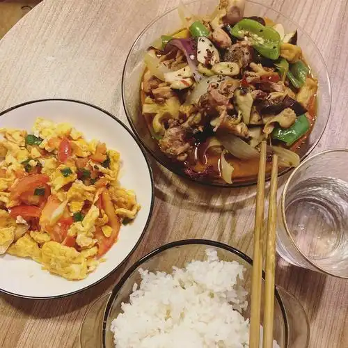 用鸡腿做的鸡公煲,北京的初雪,适合在家自己做饭次