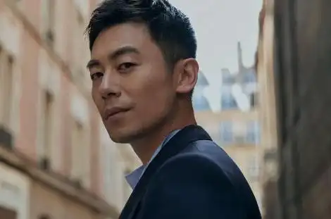 朱亚文一家和刘芸聚餐40岁沈佳妮打扮像老太太夫妻如两代人