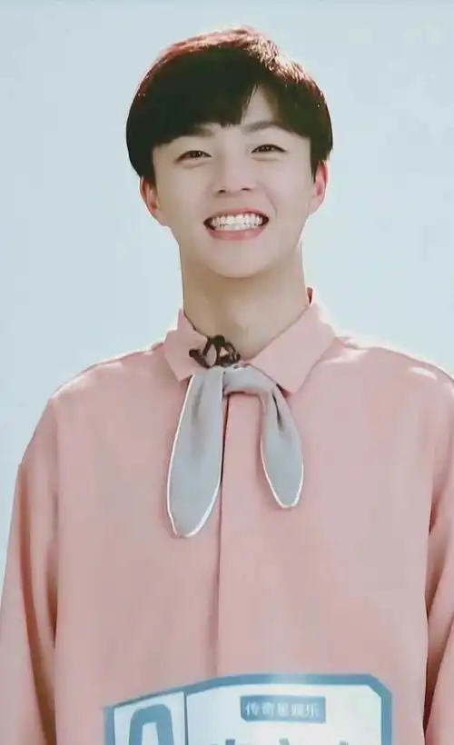 陈立农一个笑起来眼睛里有星辰大海的可爱大男孩