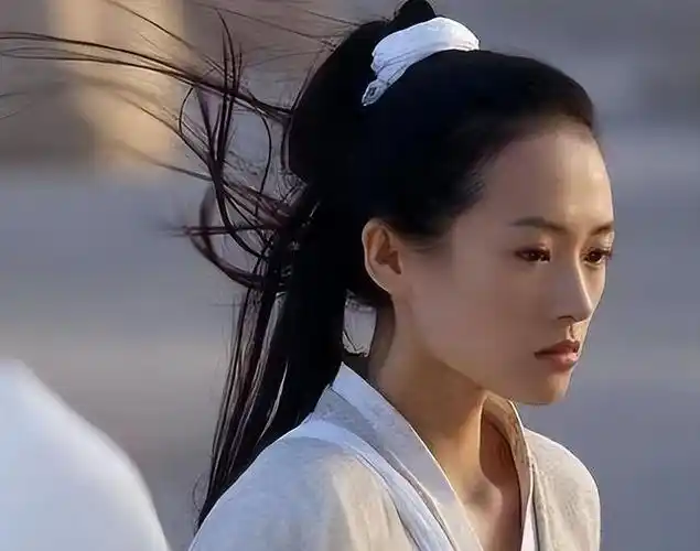 章子怡年轻时有多美?青春期照片曝光,堪称真正的"玉女掌门人"