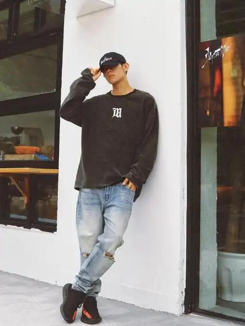 yeezy350黑粉穿搭经典的油漆条