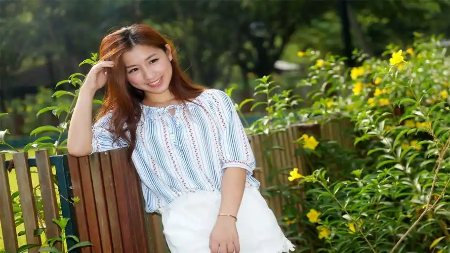 四川美女户外摄影唯美桌面壁纸