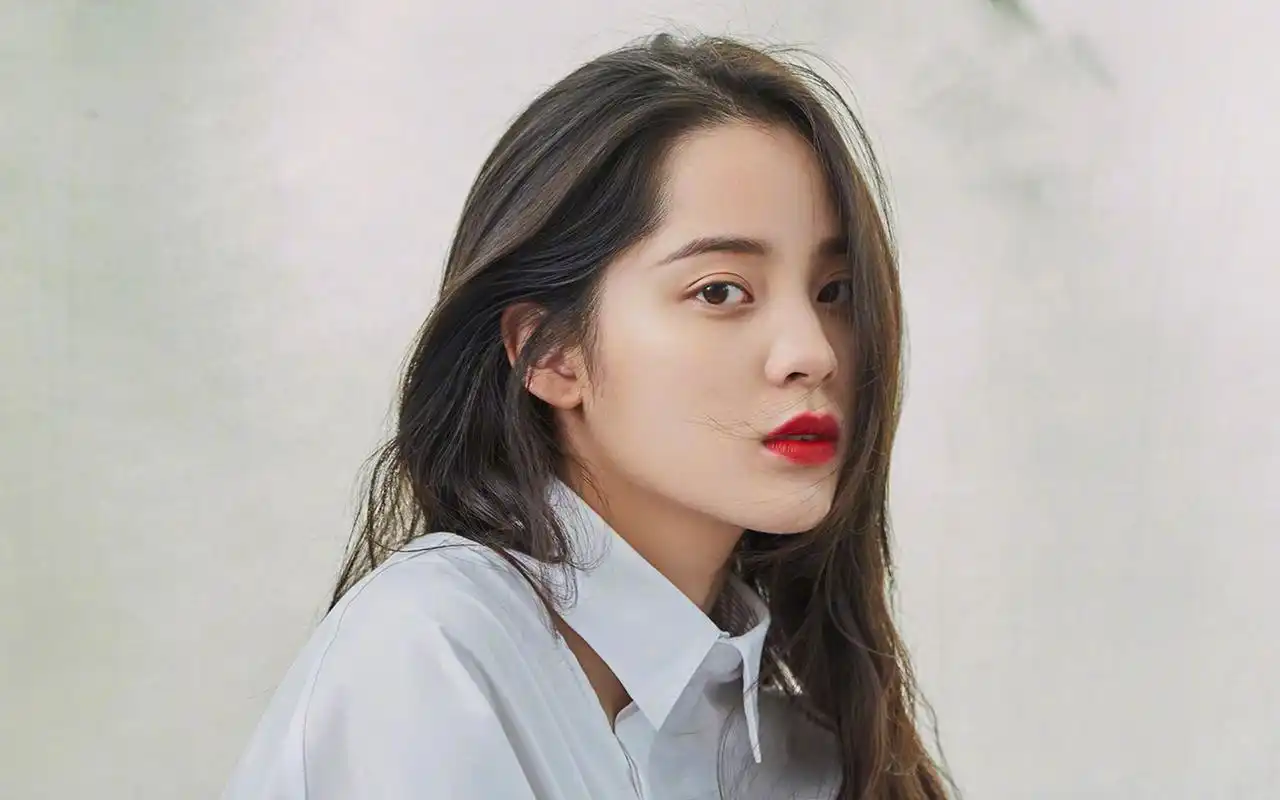 欧阳娜娜成熟性感高清桌面壁纸-港台明星-手机壁纸下载-美桌网