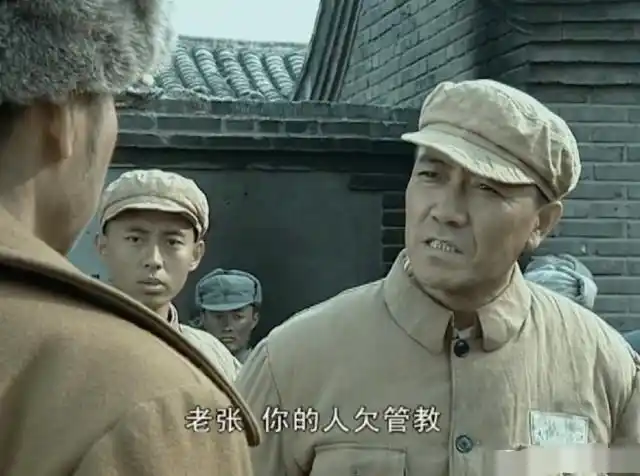 一人演三个角色,土匪变主任,《亮剑》穿帮镜头合集