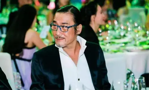 抛开事业不谈,为什么说梁家辉也是一个好男人呢?