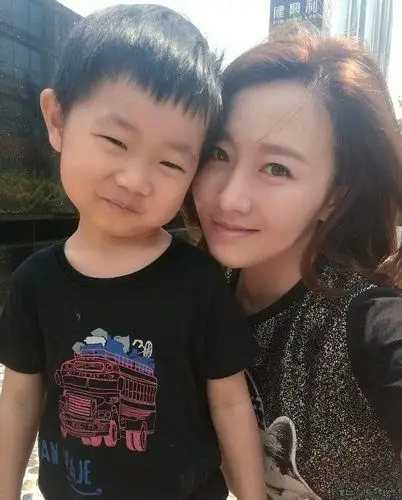 在2013年,潘阳生下了小石头!