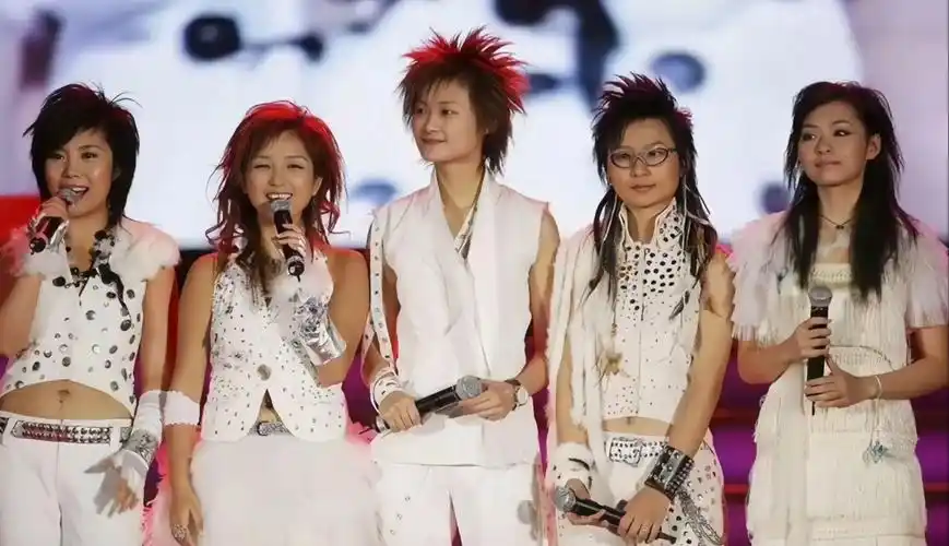 2005年超女前五名合影,你还记得谁?