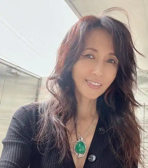 木村拓哉妻子颜值巅峰(木村拓哉妻子女儿在豪宅中比身材)(5)