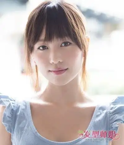 韩国女生齐刘海马尾辫发型