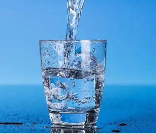 男生喝2000毫升,女生喝1500毫升的"液态水"