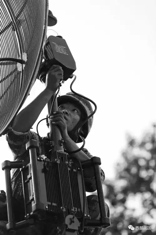 逆光黑白这里有你没见过的野战通信兵
