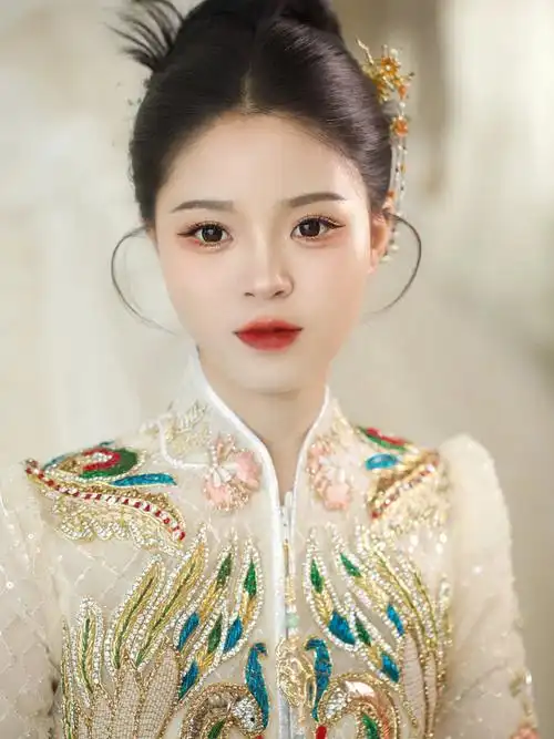 又好看,哈哈哈哈哈#无锡江阴宜兴新娘跟妆  #中式新娘造型  #新娘造型