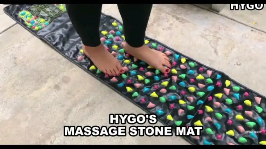 赤脚踩指压板,促进穴道