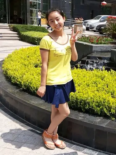 帮我看看女朋友她的胸是多大的?