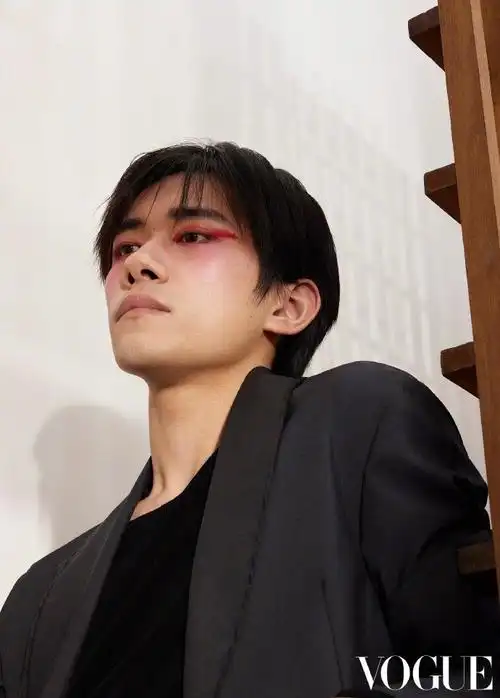 风封面#易烊千玺《vogue》内页大片9615将戏曲元素融入时尚潮流