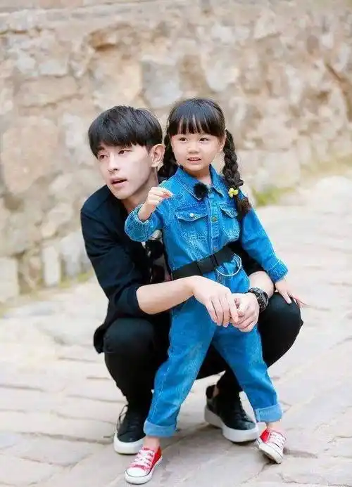 《爸爸去哪儿》邓伦的"女儿"小山竹,都9岁了_女孩子_楚乔_网友