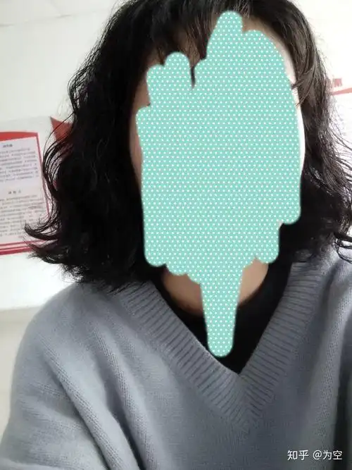 发量多,发质硬,自然卷头发又很毛躁的妹子适合什么发型?