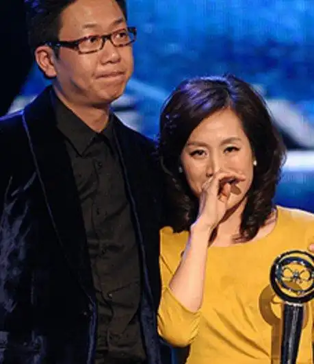 主持人林海,两任妻子都是同行,如今49岁生活十分幸福